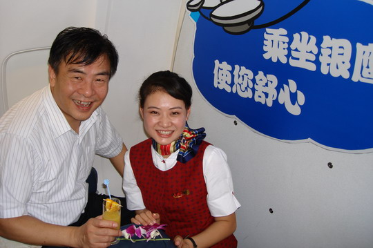 国航银鹰乘务组圆满完成重庆市政府包机任务