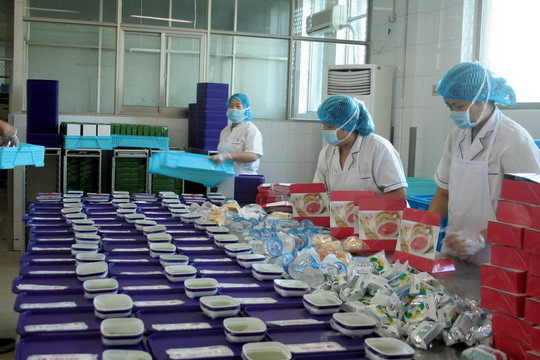 宁波东航服务公司通过质量与食品安全双认证