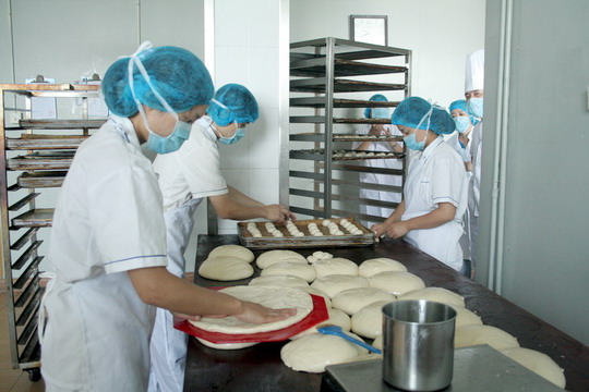 宁波东航服务公司通过质量与食品安全双认证