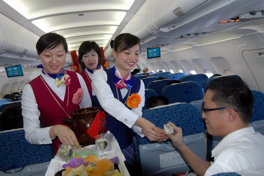 南航深圳分公司举办“万米登高庆重阳”活动