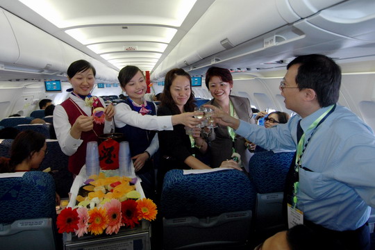 南航深圳分公司举办“万米登高庆重阳”活动