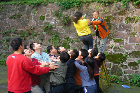 国航西南培训部组织项目级管理干部拓展培训