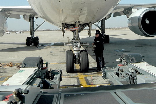 东航工程技术公司正式开通“青年排忧热线”