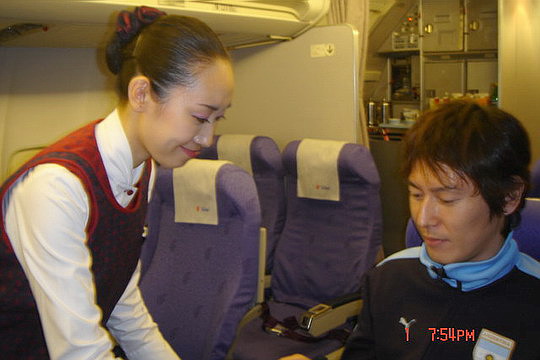 国航西南分公司首次在航班上配备外籍乘务员