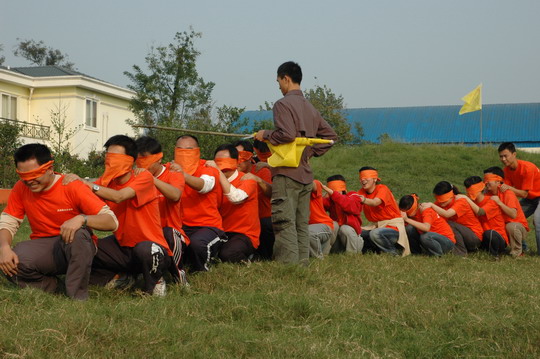 鹰联航空公司市场部员工体验式素质培训纪实