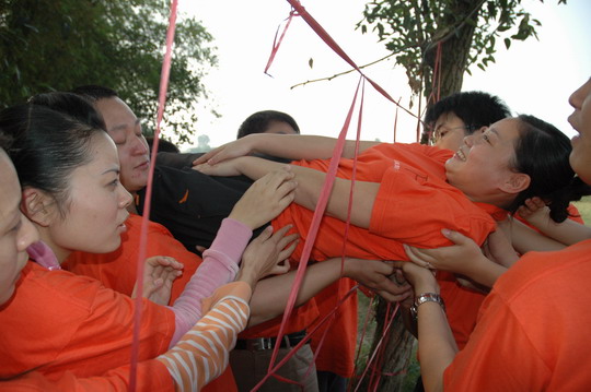 鹰联航空公司市场部员工体验式素质培训纪实