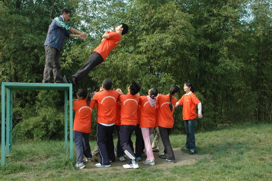 鹰联航空公司市场部员工体验式素质培训纪实