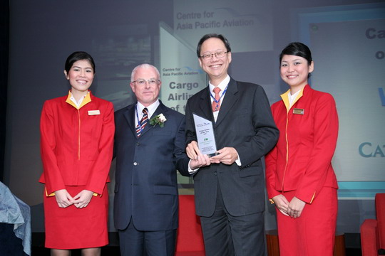 国泰与中国国际航空齐获2006年最佳航空公司