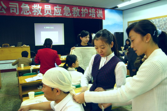 国航西南分公司首期卫生应急救护员培训纪实