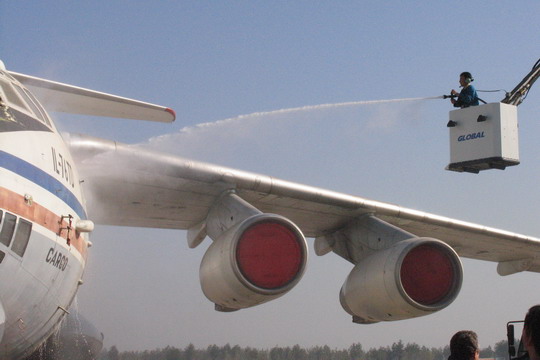 提高技术水平 石家庄机场举行防冰除雪演练