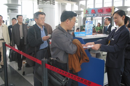 国航西南地服试行国内出港航班分段登机服务