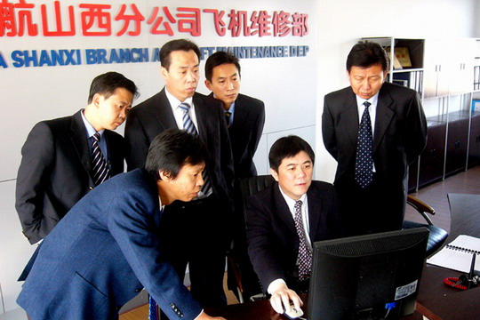 东航李养民副总在山西分公司维修部指导工作