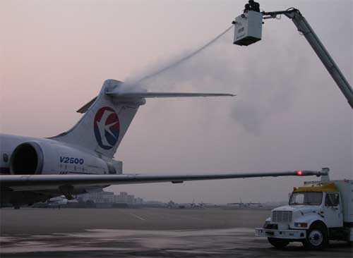东方航空公司安徽维修部举办飞机除防冰培训
