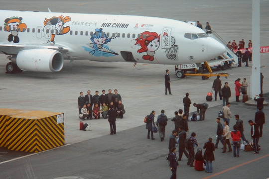 “奥运吉祥号”首航重庆　华侨动情祝福国航