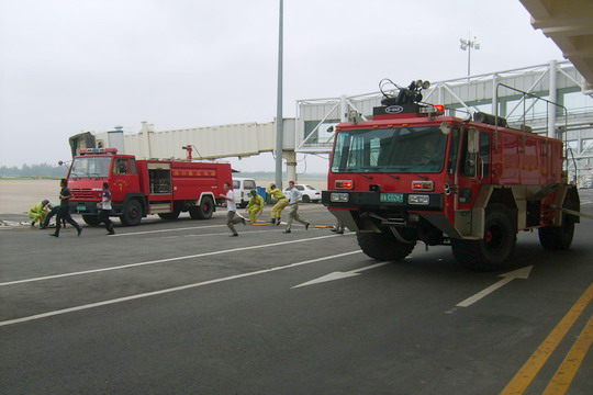 海口机场举行2006年候机楼消防疏散单项演练