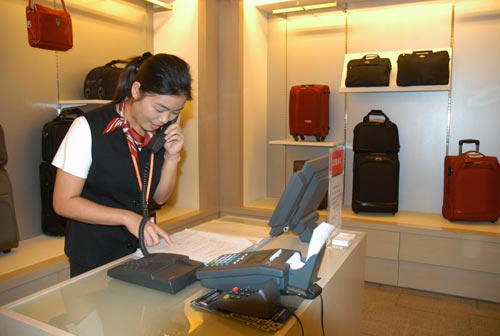 海口美兰机场举行06年候机楼消防疏散单项演练