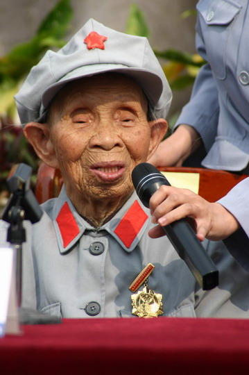 海南航空邀请四名甘肃老红军免费赴海南旅游