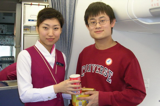 南航吉林金达莱乘务组空乘真情照顾聋哑乘客