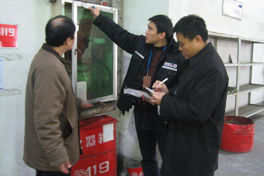 东航西北分公司货运部年底安全检查重在细节