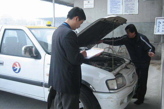 东航西北分公司货运部年底安全检查重在细节