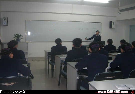 国航西南客舱部举行新员工职业生涯规划讲座