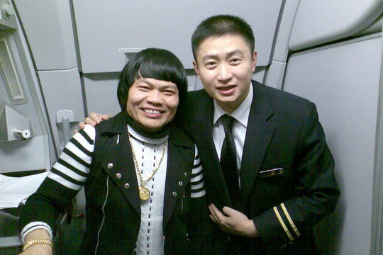 南航空乘空中偶遇香港喜剧明星“卡西莫多”