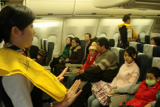 东航培训中心乘务培训部将爱带给白血病患儿