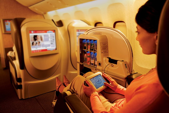 阿联酋航空头等舱和商务舱服务新年连获殊荣