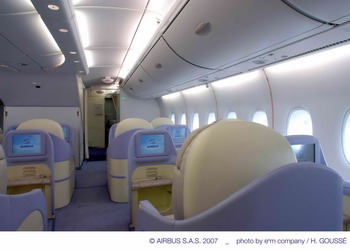 A380完成媒体体验飞行 全双层客舱内景公开