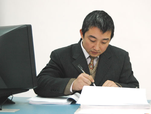 平凡而优秀—记国航06年度“优秀职工”左利刚