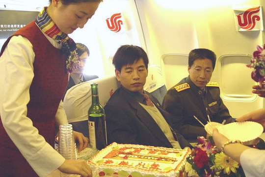 多彩阳光记国航重庆分公司“阳光”乘务组