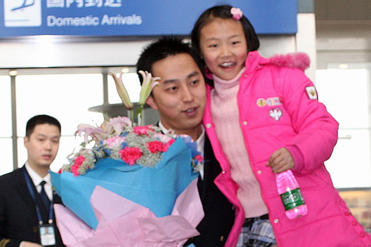 川航男乘情暖“半边天”　重症女孩蓝天圆梦