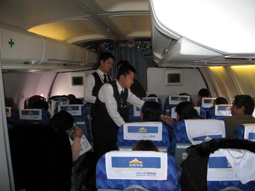 三八节乘南航新疆飞机“绅士”与鲜花半您同行