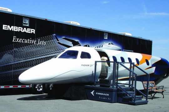 巴西航空工业公司在美国展示飞鸿喷气公务机