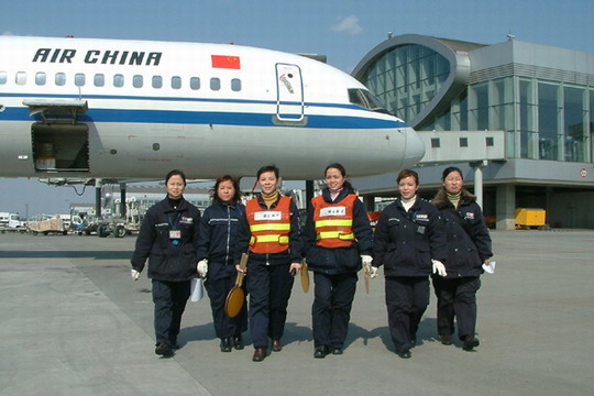 国航成都维修基地航线部女子过站勤务组小记