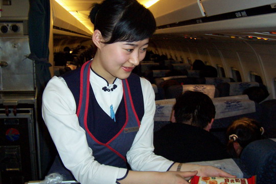 放飞蓝色梦想——东航河北空中乘务员朱力敏