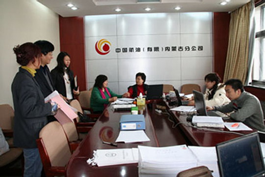 中航油内蒙古分公司女职工坚守岗位过三八节