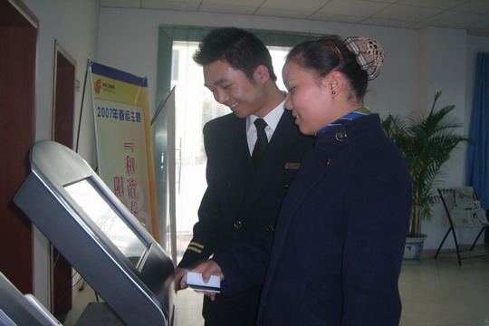 国航西南客舱部乘务员刷卡签到系统正式启用