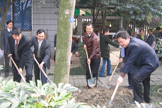 国航西南分公司飞行部3月12日开展植树活动