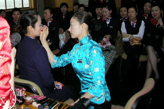 东航安徽分公司特邀韩籍乘务员讲授美容知识