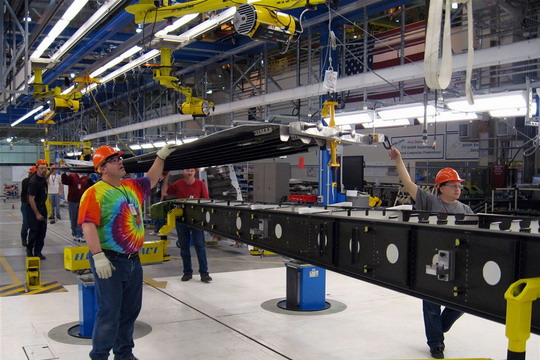 波音787项目重要里程碑：首件垂直尾翼下线