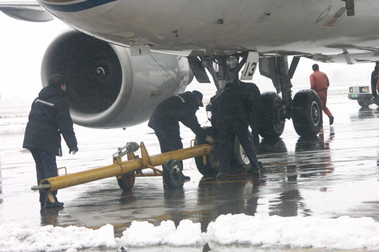 东航甘肃维修部冒严寒全力保障旅客安全出行