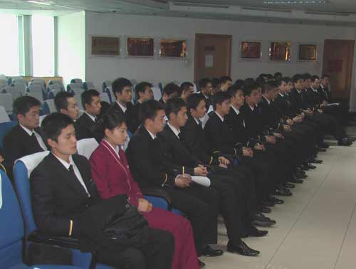 南航新疆客舱部召开安全员“大练兵”动员会