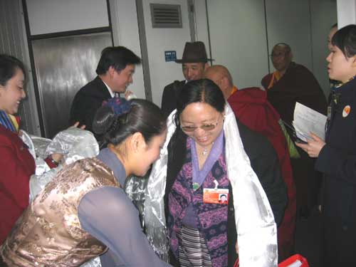 国航西南客舱部圆满保障两会西藏代表团航班