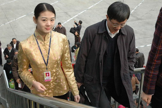 东航北京基地圆满完成“两会”代表迎送任务