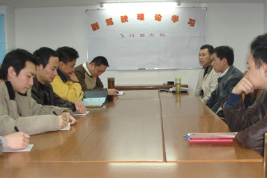 国航西南飞行部四大队开展飞行理论学习培训