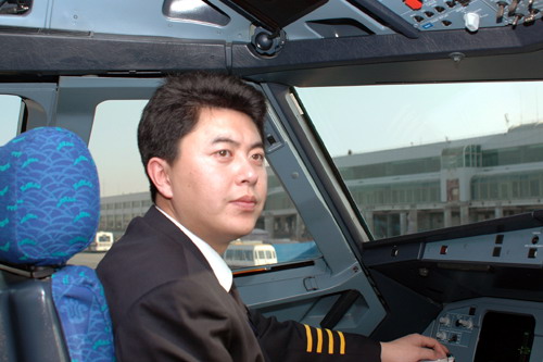 南航大连分公司集体把脉进一步稳定飞行队伍