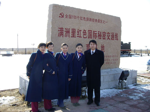 南航股份新疆分公司乘务员接受爱国主义教育