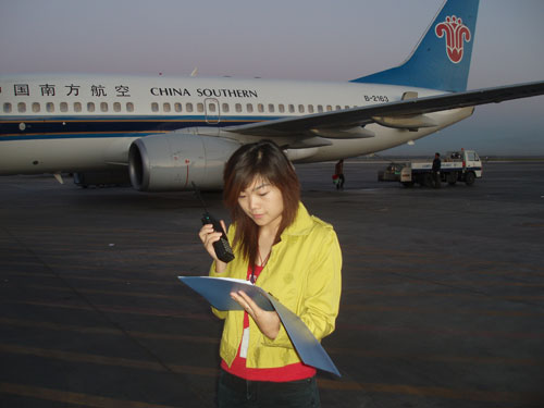 南航新疆航务部运行控制室加强对航班外场监控