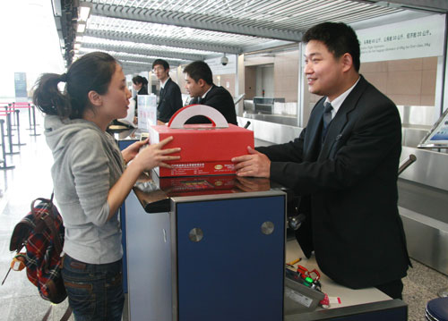 南航河南分公司员工过生日媒体天使送祝福